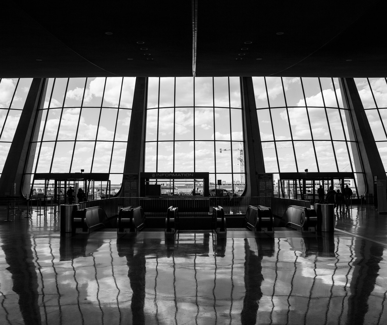 Dulles-International-Airport-Eero-Saarinen-Poul-Ober-Photography